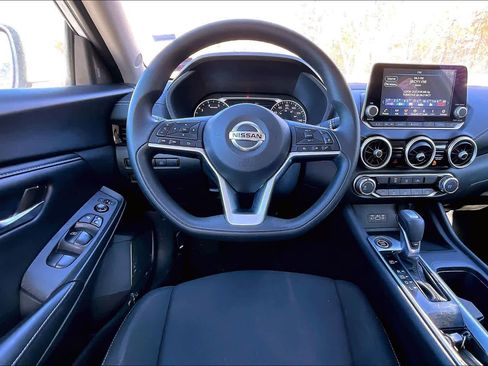Used 2023 Nissan Sentra SV image 6