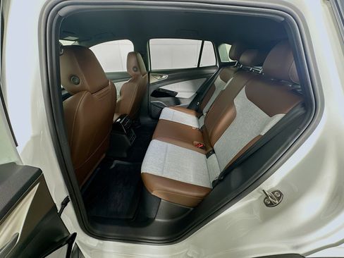 Used 2023 Volkswagen ID.4 2WD image 28