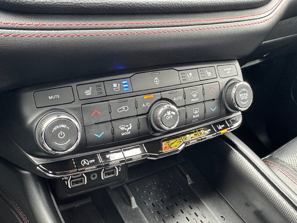 Used 2025 Dodge Durango GT AWD/4WD image 28