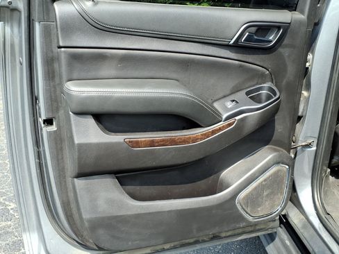 Used 2020 Chevrolet Suburban LT AWD/4WD image 18