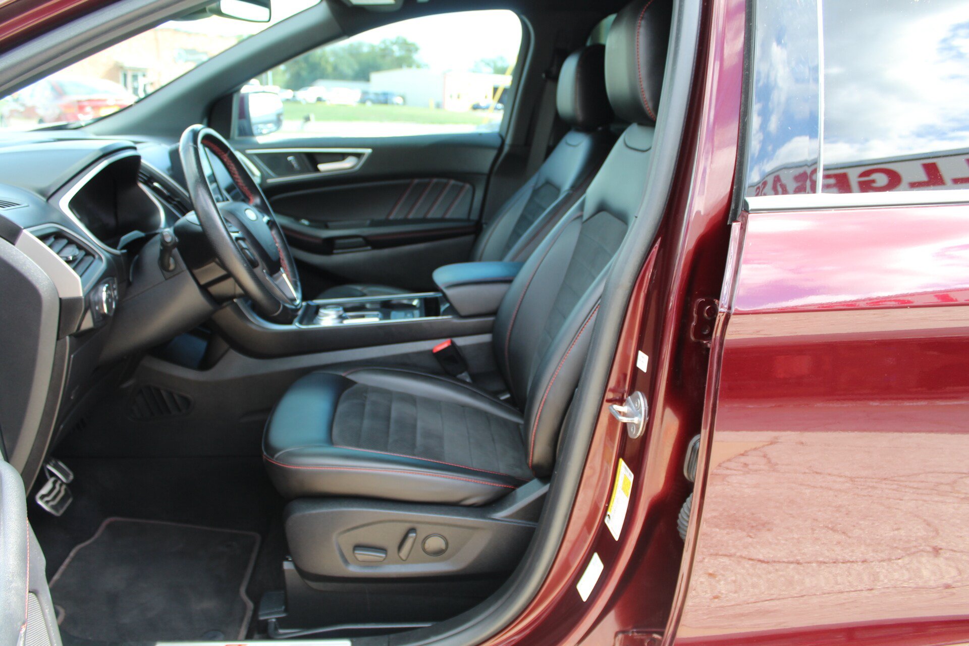 Used 2021 Ford Edge ST-Line FWD image 30