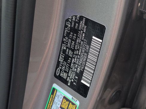 Used 2023 Hyundai Elantra Limited image 16