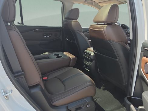 Used 2023 Honda Pilot Elite image 15