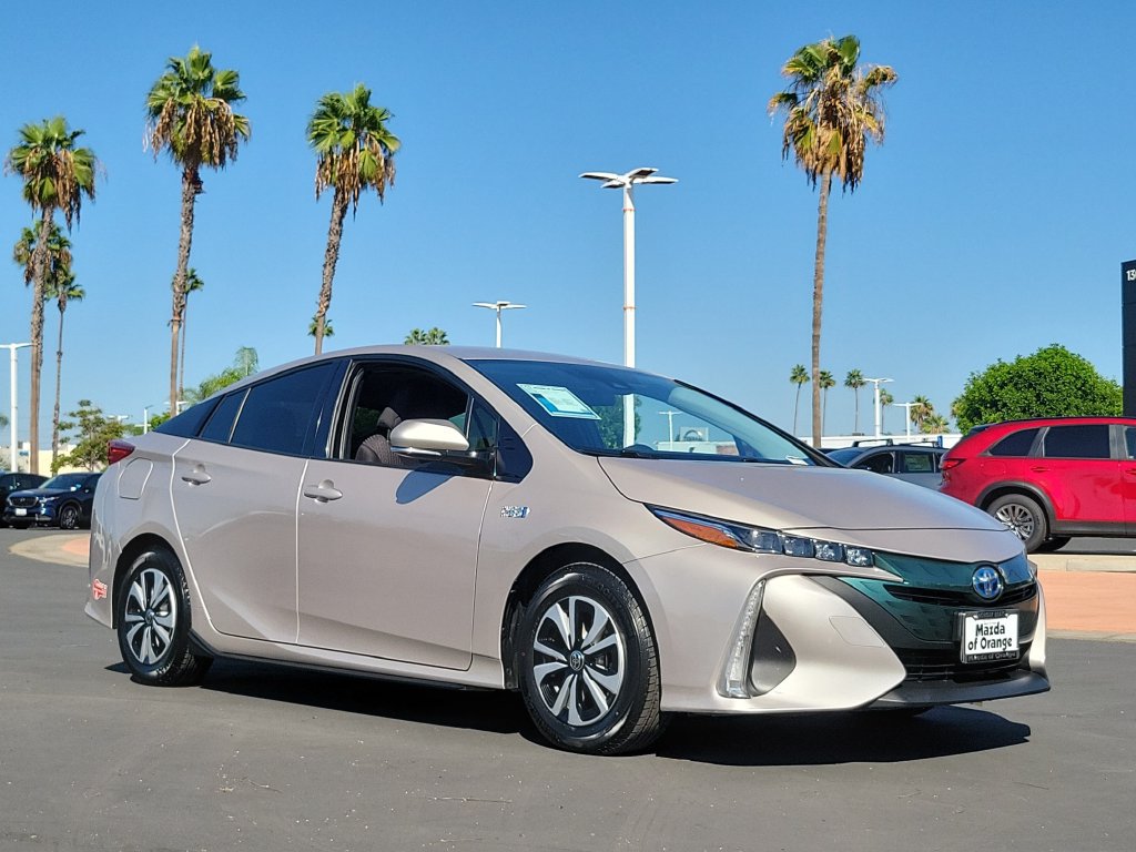Used 2017 Toyota Prius Prime Plus w/ Preferred Accessory Package FWD image 36
