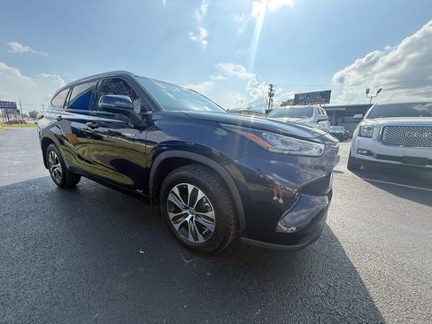 Used 2020 Toyota Highlander XLE AWD/4WD image 1