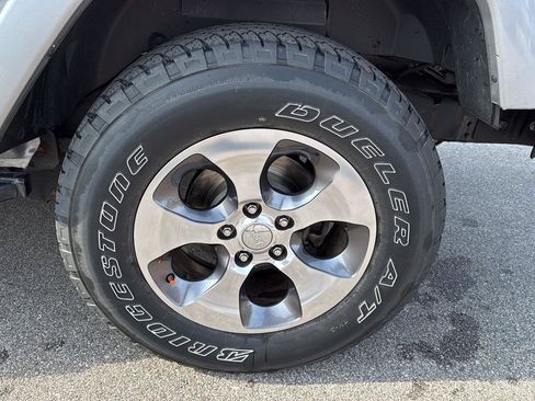 Used 2016 Jeep Wrangler Sahara w/ Connectivity Group AWD/4WD image 15