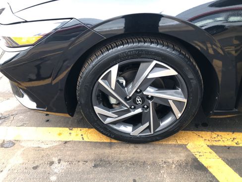 Certified 2024 Hyundai Elantra Limited image 37