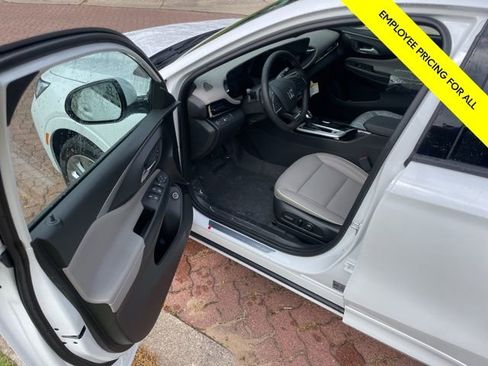 New 2025 Buick Envista Avenir image 15