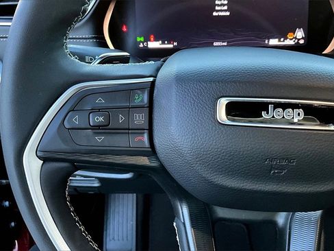 Used 2025 Jeep Grand Cherokee L Altitude image 18