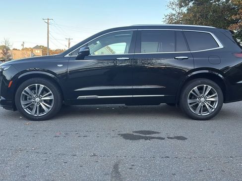 Used 2025 Cadillac XT6 Premium Luxury image 5