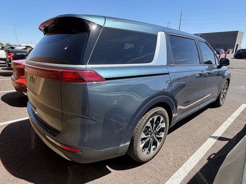 Used 2024 Kia Carnival EX FWD image 3