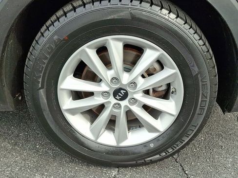 Used 2020 Kia Sorento LX image 8