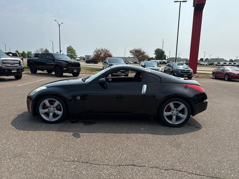 Used 2006 Nissan 350Z Coupe RWD image 2