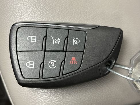 Used 2023 Chevrolet Suburban LT w/ Luxury Package image 30