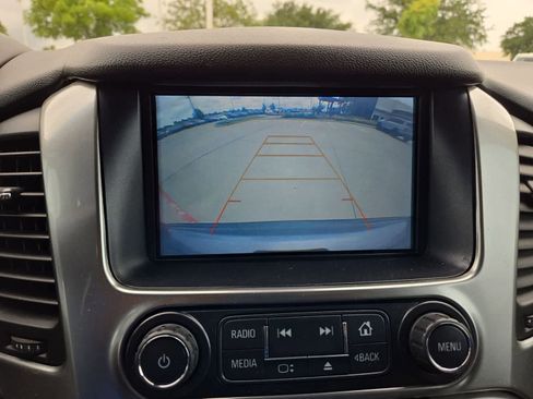 Used 2019 Chevrolet Suburban LT RWD image 27