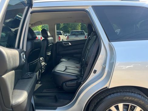 Used 2020 Nissan Pathfinder SL FWD image 26