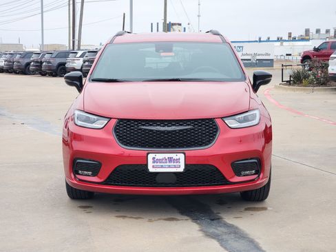 New 2026 Chrysler Pacifica Select image 6