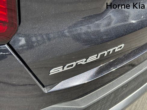 New 2025 Kia Sorento S image 9