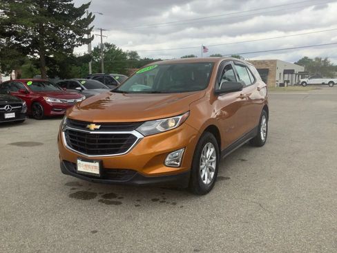 Used 2019 Chevrolet Equinox LS FWD image 4