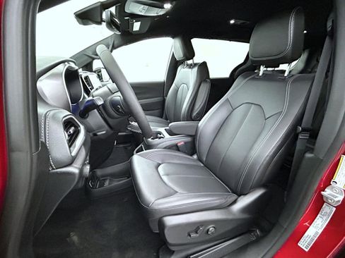 New 2026 Chrysler Pacifica Select image 10