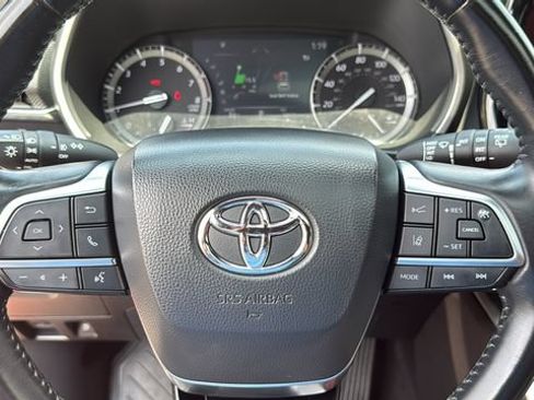 Used 2021 Toyota Highlander XSE AWD/4WD image 11