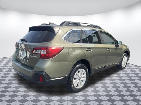 Used 2018 Subaru Outback 2.5i Premium AWD/4WD image 3