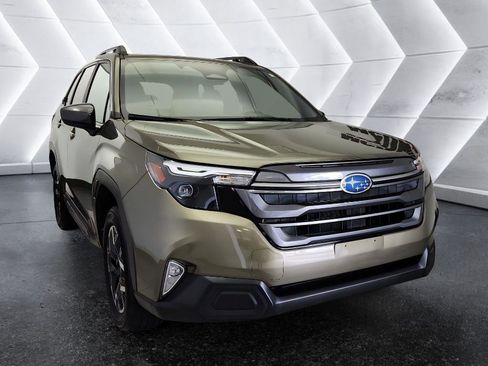 Used 2025 Subaru Forester Premium image 1