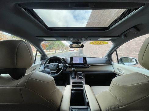 Used 2023 Toyota Sienna XLE w/ XLE Plus Package image 36