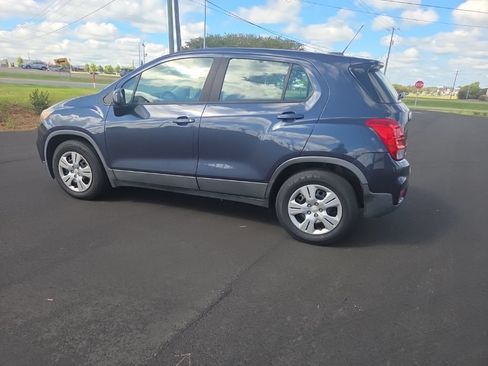Used 2018 Chevrolet Trax LS FWD image 9