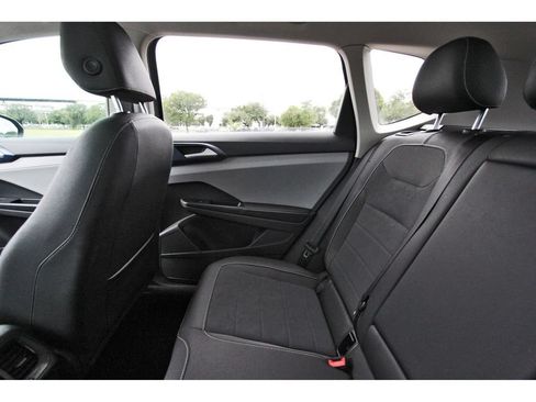 Used 2024 Volkswagen Taos SE w/ Panoramic Sunroof Package AWD/4WD image 12