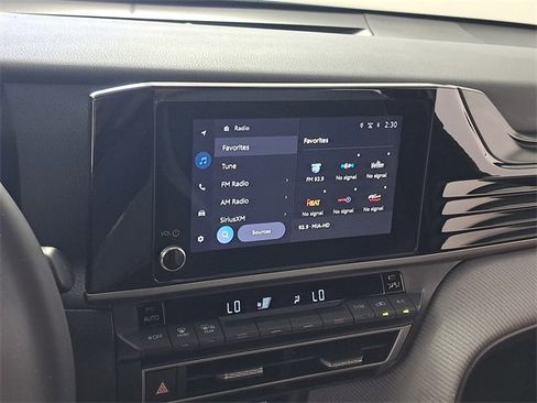 Used 2025 Toyota Camry SE image 28