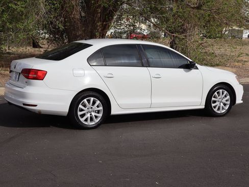Used 2015 Volkswagen Jetta SE image 4