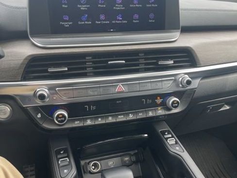 Used 2022 Kia Telluride SX w/ SX Prestige Package image 3