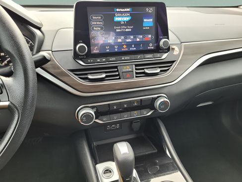 Used 2024 Nissan Altima 2.5 SV image 13