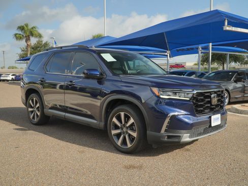 Used 2024 Honda Pilot Touring image 3