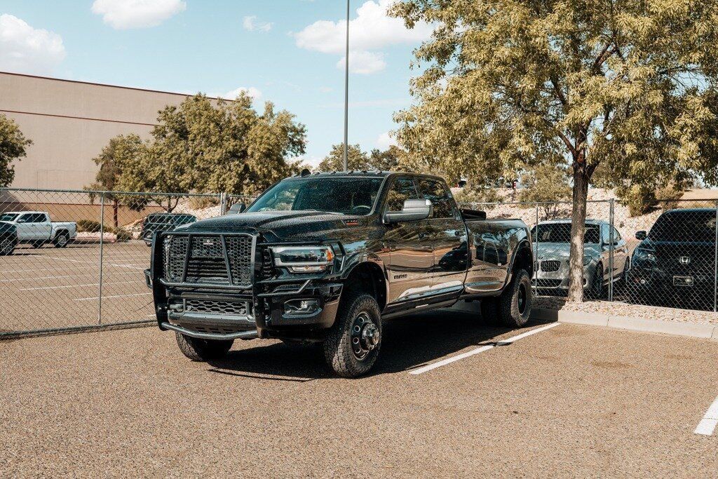 Used 2022 RAM 3500 Laramie AWD/4WD image 3