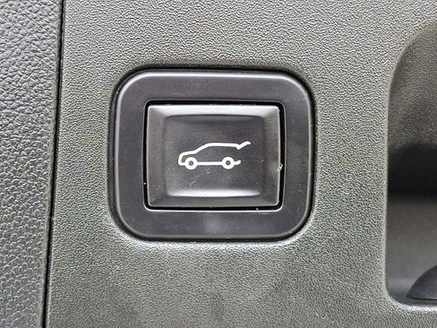 Used 2017 Cadillac XT5 Luxury w/ Driver Awareness Package image 31