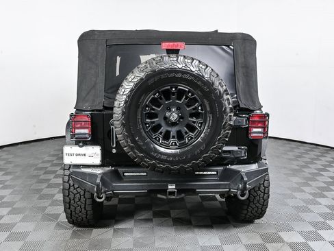 Used 2016 Jeep Wrangler Unlimited Sahara w/ Connectivity Group image 27