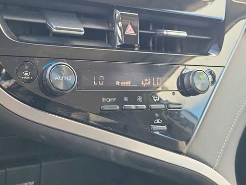 Used 2024 Toyota Camry SE image 29