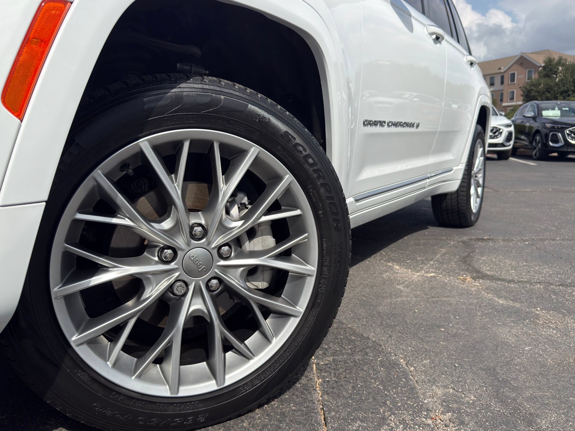 Used 2023 Jeep Grand Cherokee Summit RWD image 6