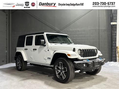 Used 2024 Jeep Wrangler Unlimited w/ Convenience Group AWD/4WD image 1