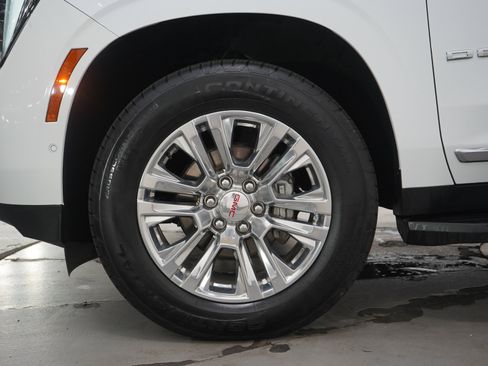 Used 2025 GMC Yukon Denali AWD/4WD image 31