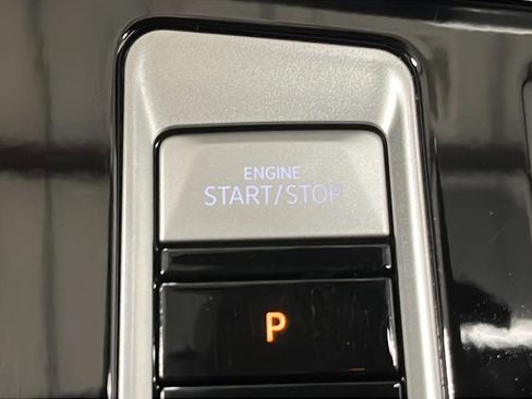 Used 2025 Volkswagen Atlas SE image 22