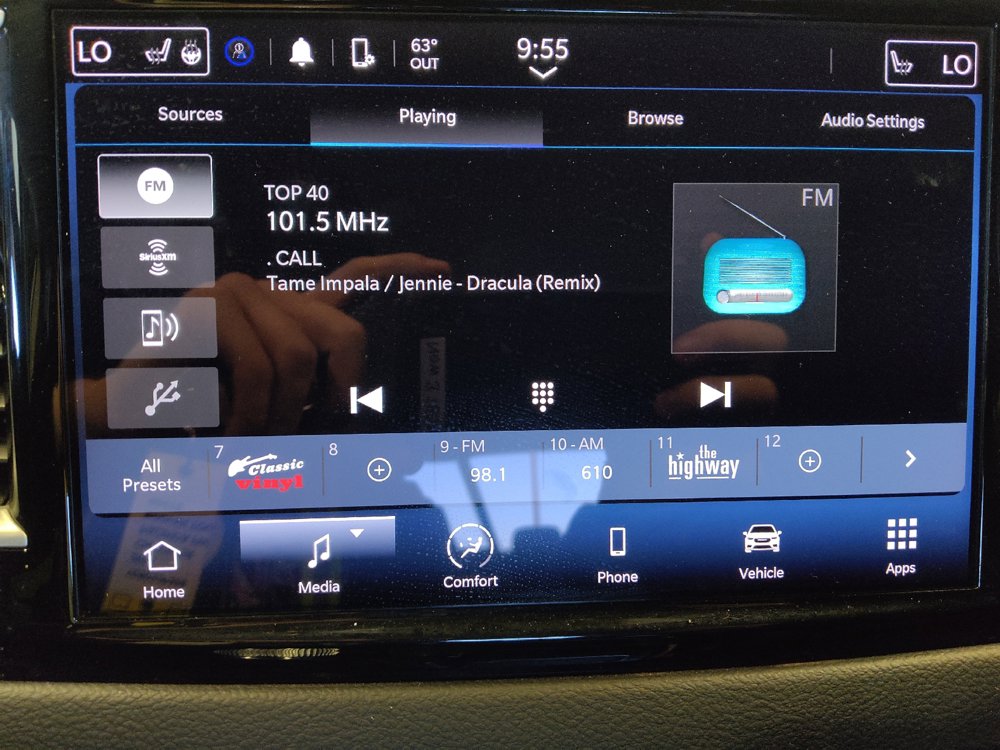 Used 2023 Chrysler Pacifica Touring-L FWD image 25