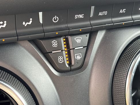 Used 2025 Chevrolet Blazer LT AWD/4WD image 28