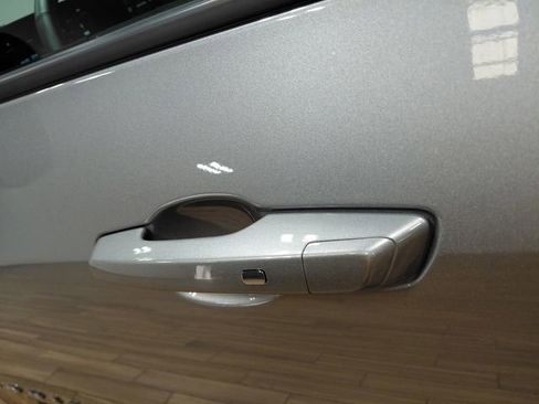 Used 2026 Chevrolet Equinox LT AWD/4WD image 8