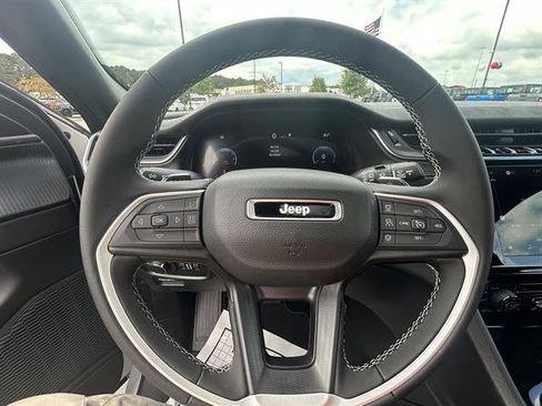 New 2025 Jeep Grand Cherokee Laredo X image 10