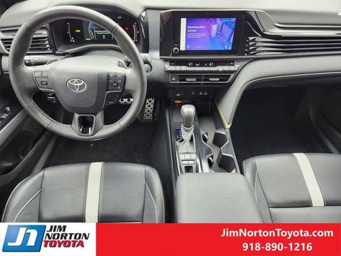 Used 2025 Toyota Camry SE image 26