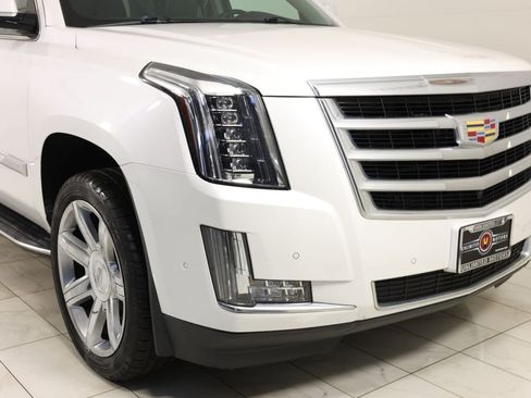 Used 2020 Cadillac Escalade Luxury AWD/4WD image 38