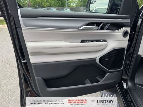 New 2026 Jeep Grand Wagoneer L Limited AWD/4WD image 17